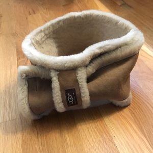 UGG genuine neck warmer